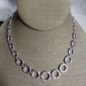 Silvertone Liz & co circles necklace